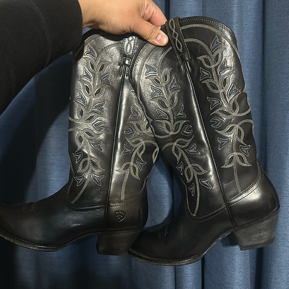 Ariat Cowboy Boots - Picture 3 of 8